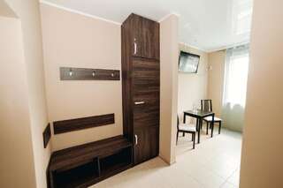 Отель Complex Svetlana Posenichi Двухместный номер с 2 отдельными кроватями и ванной комнатой-4